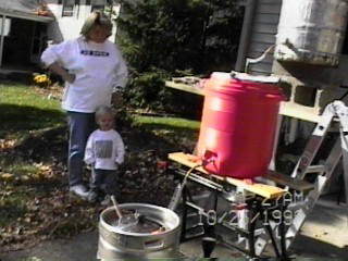 mom_Joey_Brewing.JPG (30414 bytes)